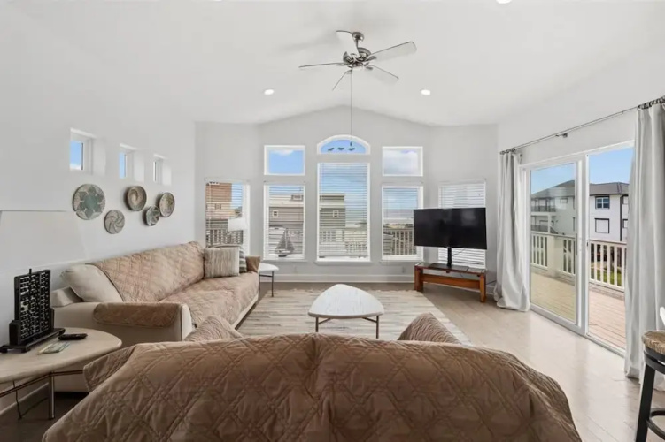 Beachfront 5BR Home With Ocean Views