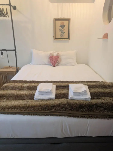 Alegr0 · 60s Chic Central Apartment w/ Garden