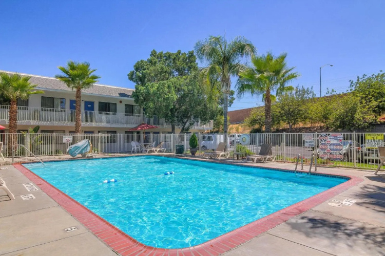 Vagabond Inn Sylmar photo 12