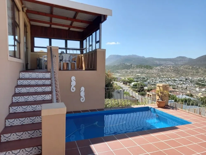 2 Bedrooms Family Cottage with partial ocean view