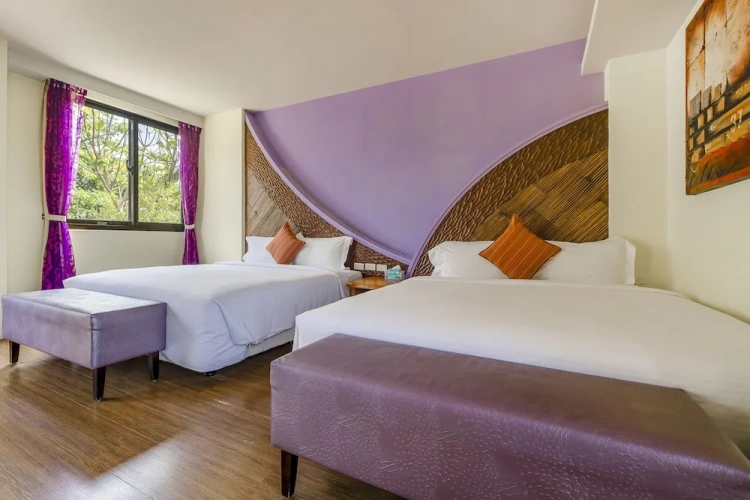 Standard Twin room with garden view