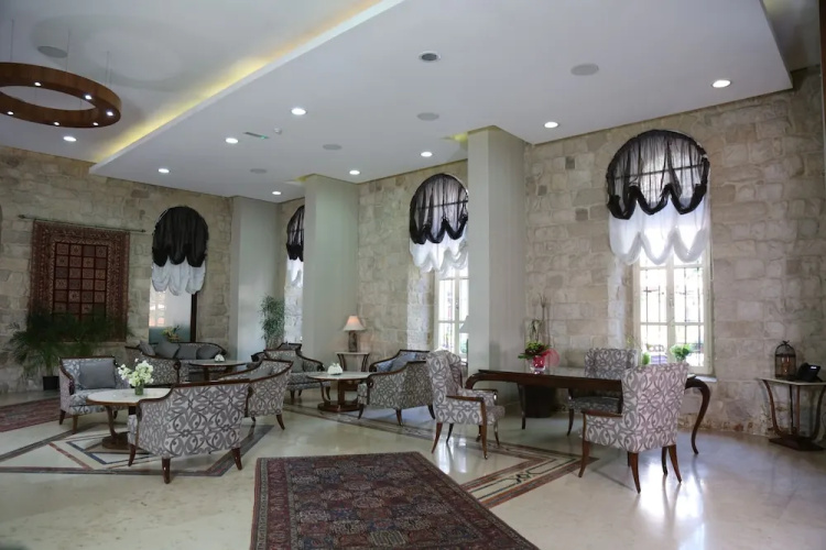 Grand Kadri Hotel