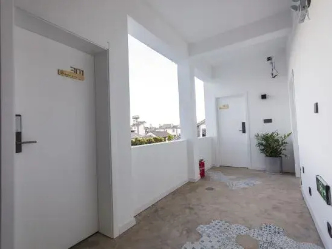 Mubai Light Luxury Hostel