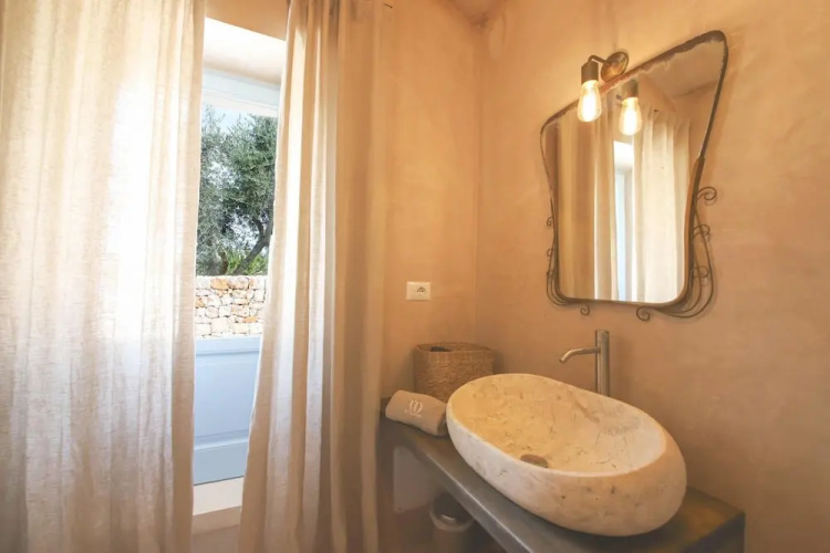 TD Lamiamola Stylish Trulli Lamie With Pool