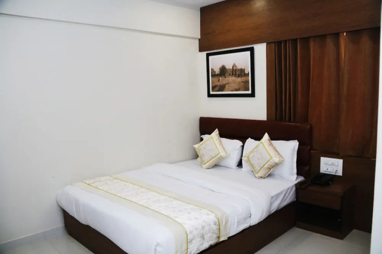 Deluxe Inn