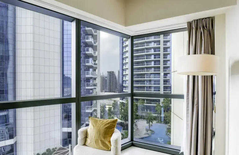 Glamorous 2BR in Damac Paramount Tower