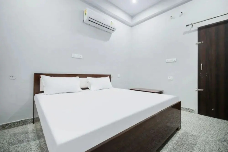 Hotel Sapphire Palace 2 by OYO Rooms