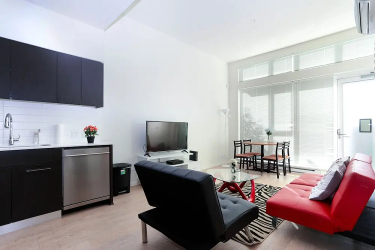 DT Richmond condo by Elevate Rooms