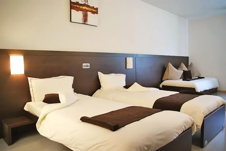 Standard Triple room