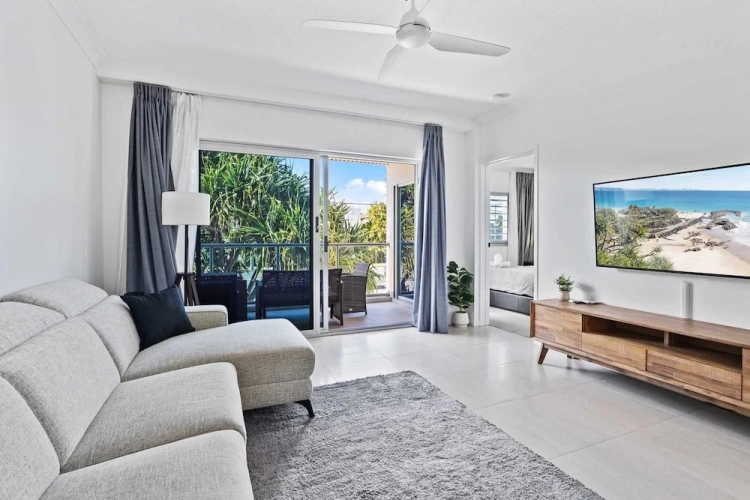 3 Bedrooms Apartment