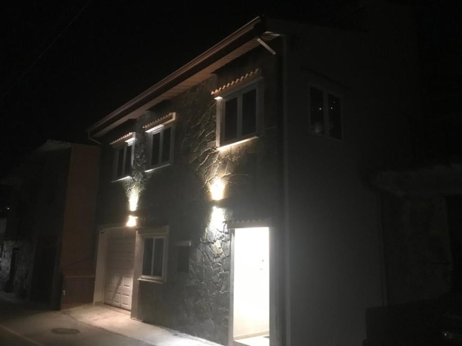 5 Bedrooms Cottage