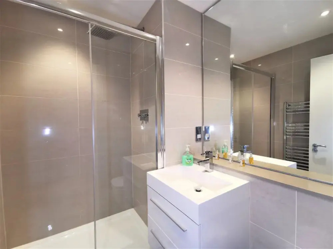 Spacious Double Room with en-suite - 2c