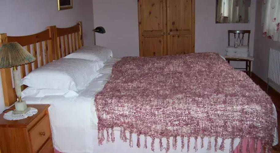 An Caladh Gearr Thatch Cottage