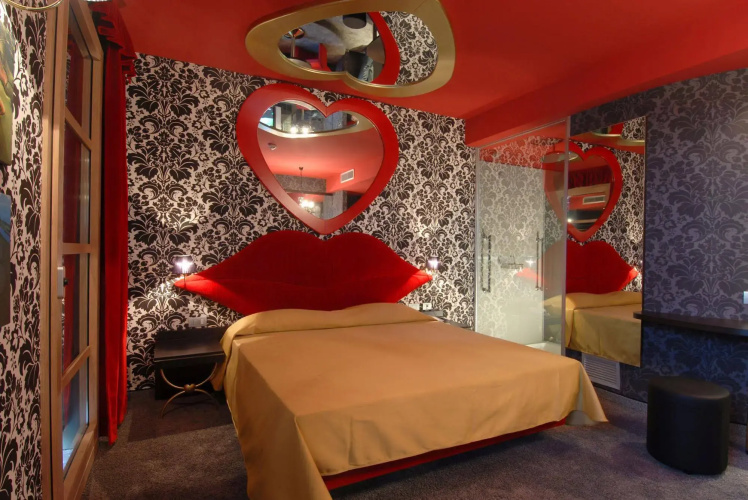 Motel Hotel Piranha