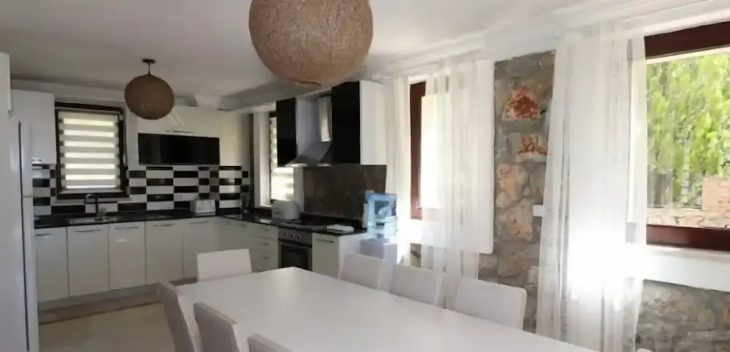 Villa XT12 by JoyLettings