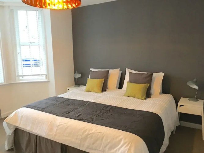 Netley Village Apartment