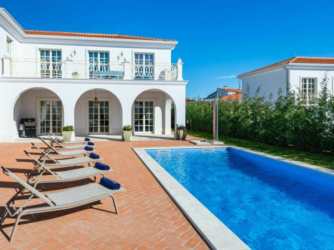 Posh Villa in Vabriga with High-End Kitchen & Pool