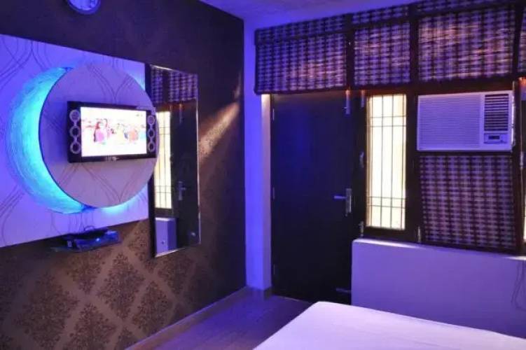 AKaSH MOTEL