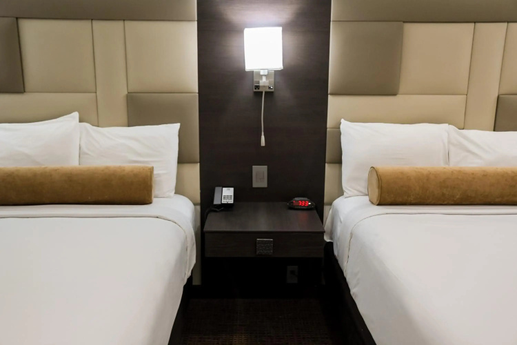 Hotel Xilo Glendale