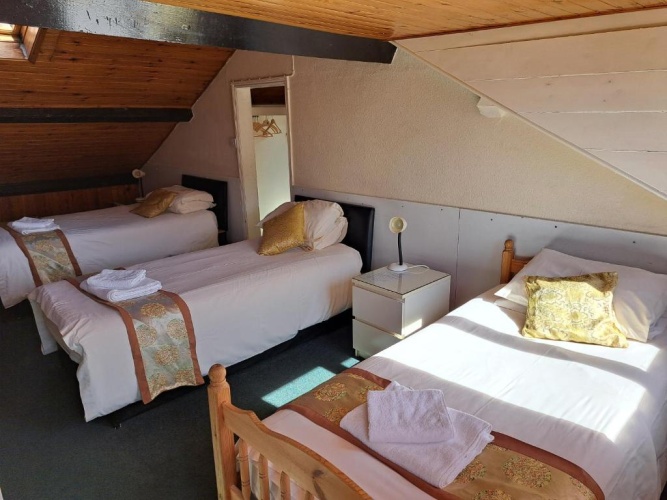 Standard Triple room