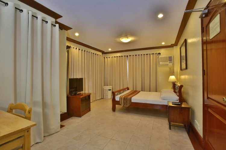 Crown Regency Suites & Residences - Mactan