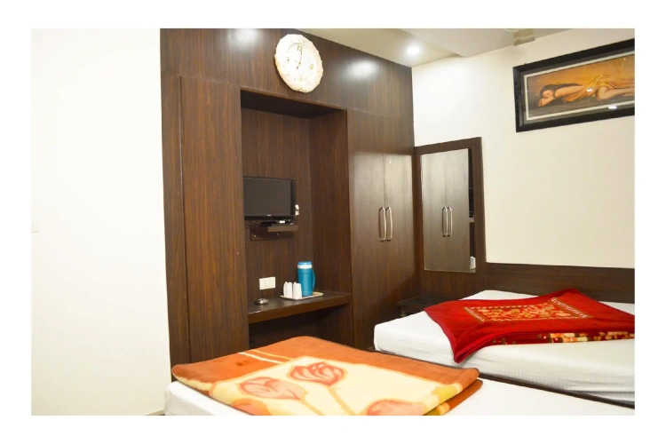 Standard Triple room