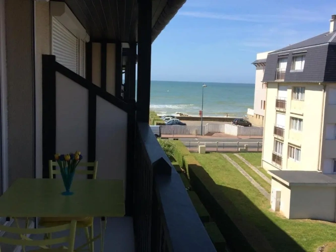 Apartment with sea view