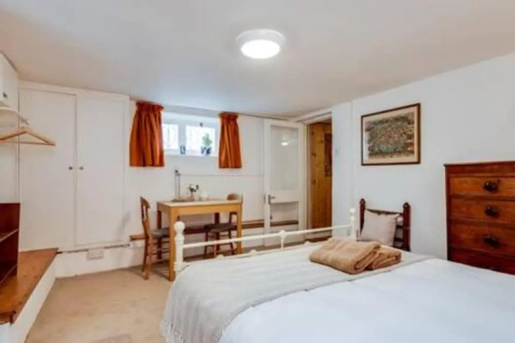 Basement Studio in Summertown With Kitchenette