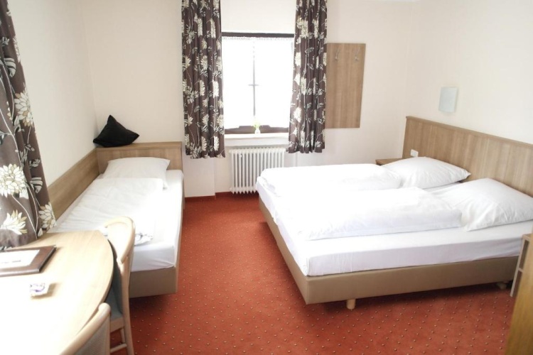 Standard Triple room