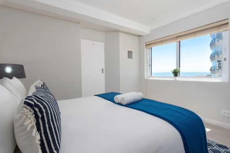 Dolphin Bay 6