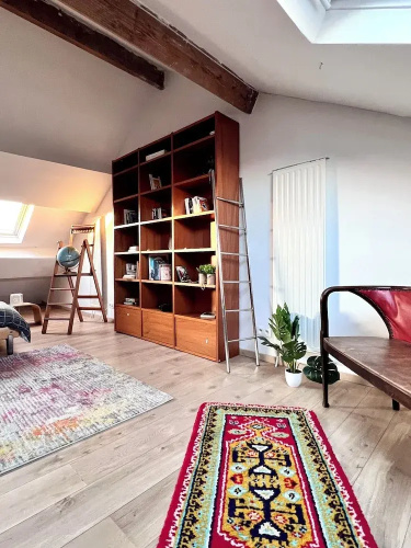 Spacious Family Apartment Midi