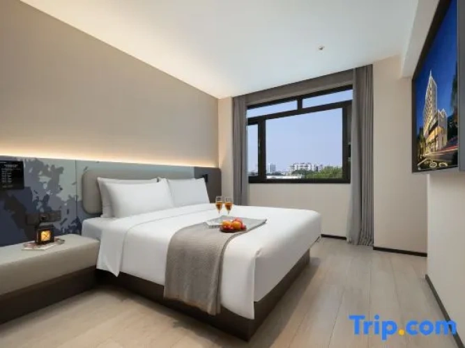 1 Bedroom Suite with city view
