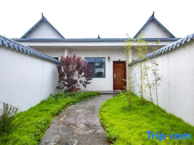 Yangchun Yunshan Green Lake Hot Spring Homestay