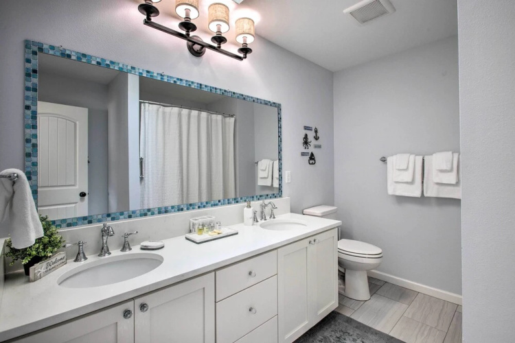 Luxury Home on Golf Course: Walk to the Beach!