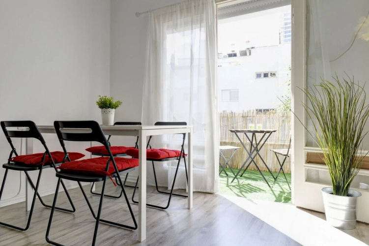 1 Bedroom Apartment With Balcony