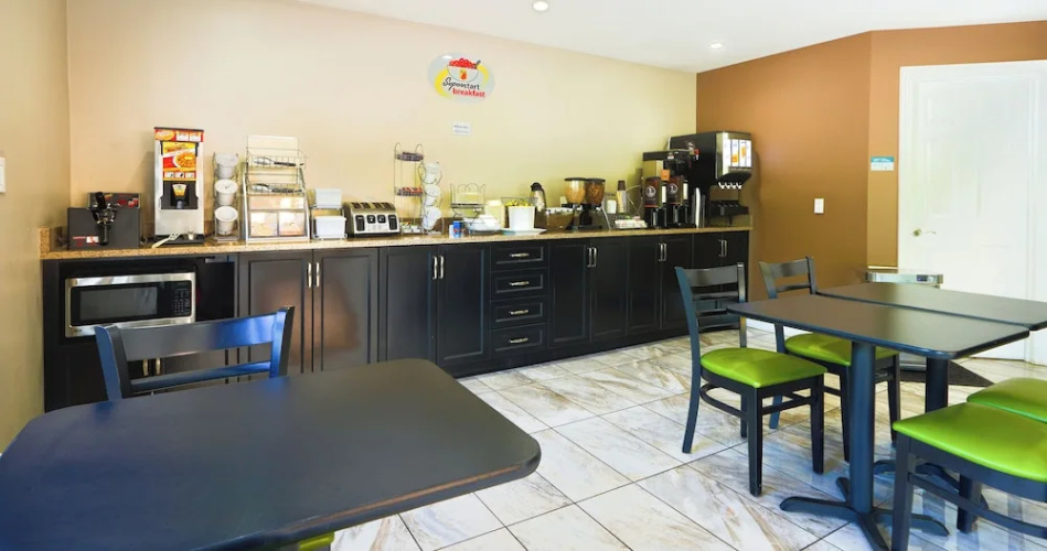 Super 8 By Wyndham Kingston photo 19