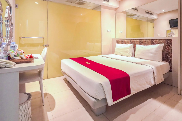 Pyrenees Jogja Hotel