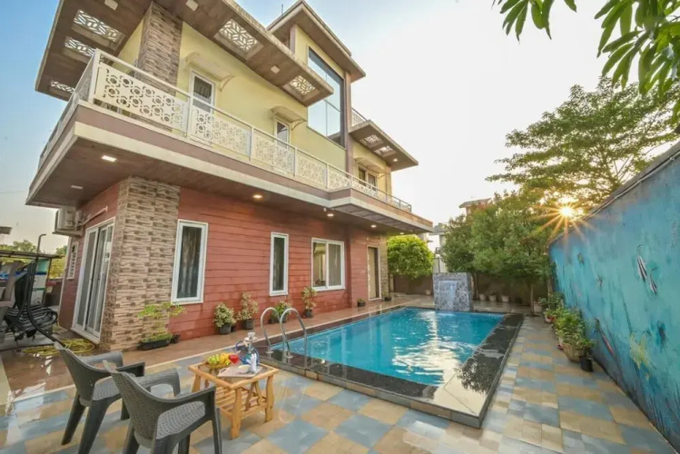 Paramount By Joy Suites