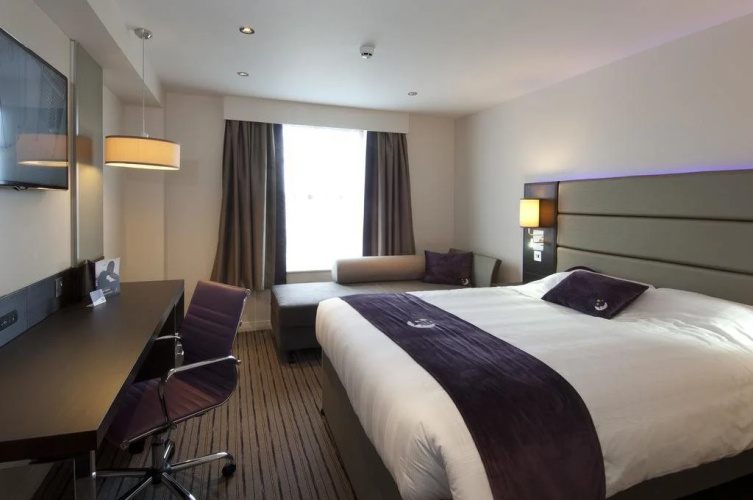 Premier Inn Manchester Trafford Centre South