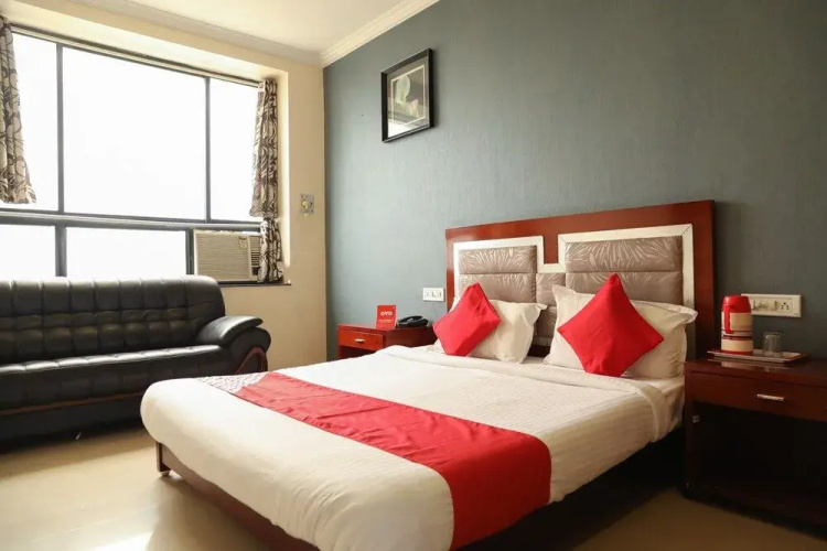 OYO Flagship 070 Hotel Orient Palace