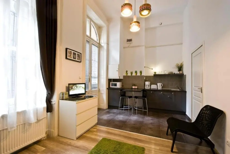 Deluxe Studio