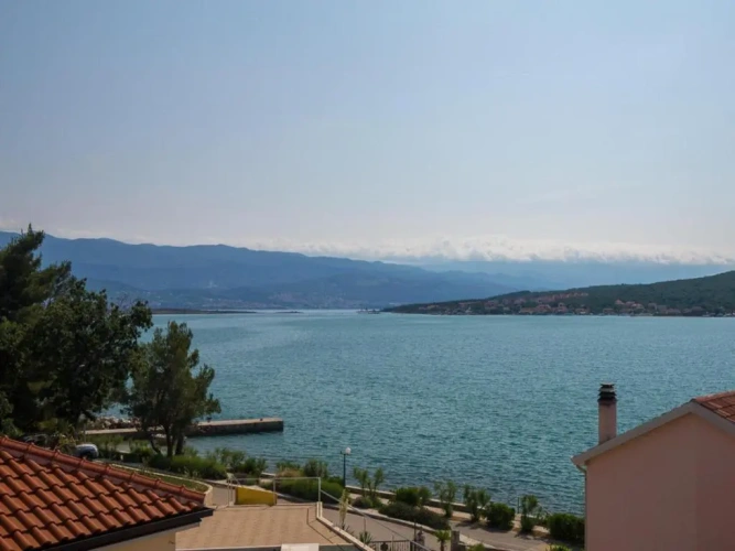 2 Bedrooms Apartment with sea view