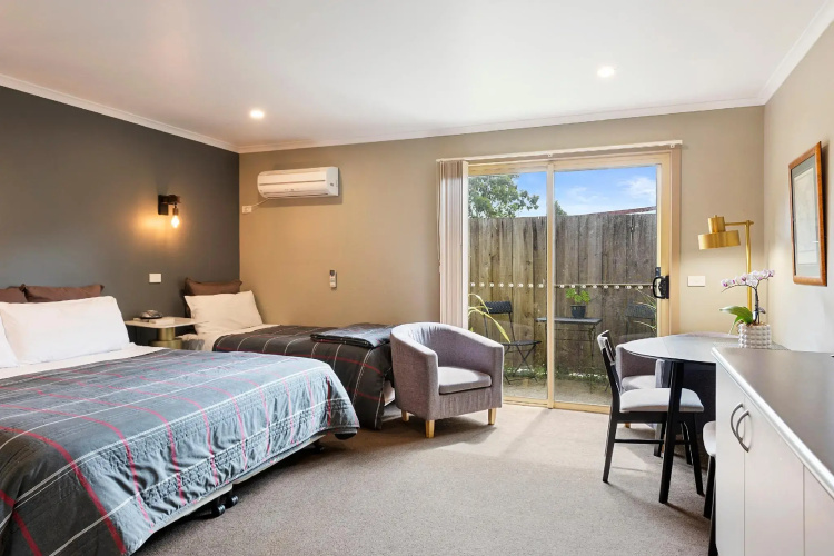 Motel Strahan