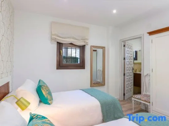 4 Bedrooms Apartment