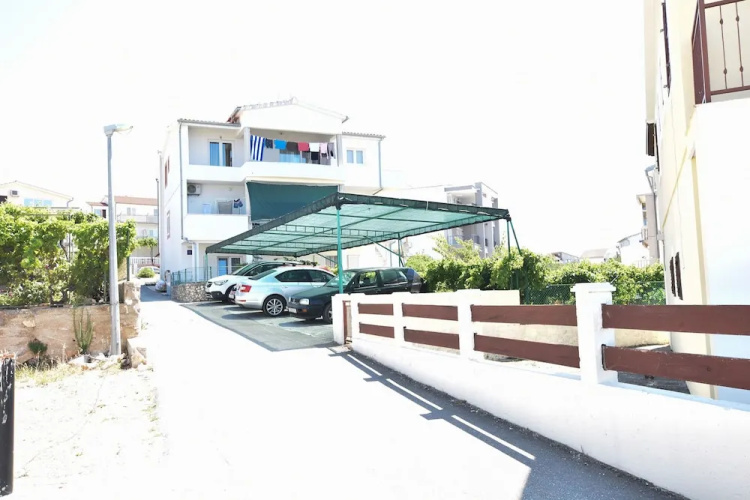 Apartment Mladen