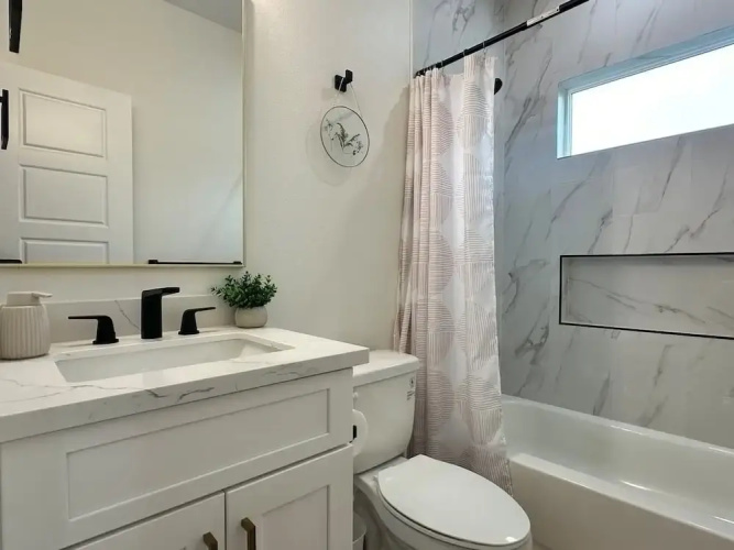 Cozy 3BR Retreat With Yard