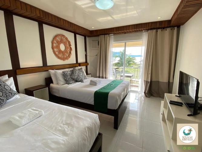 Deluxe Triple room with balcony