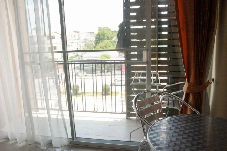 七岩巴黎式旅馆(Cha am Paris Style Guest House)