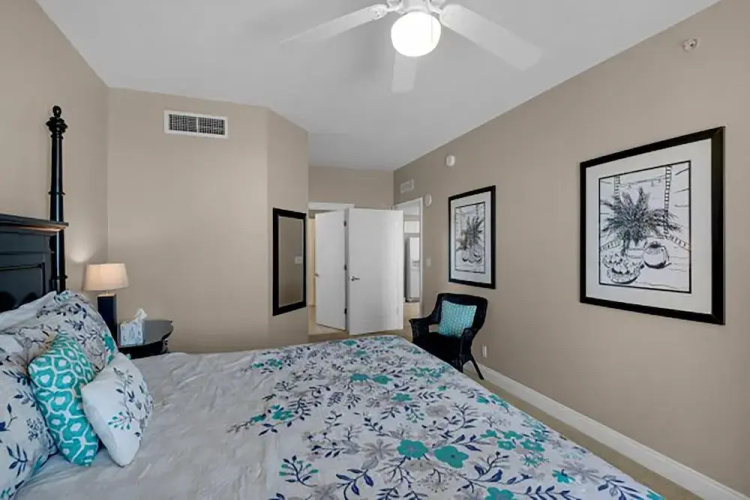 Calypso 2-2108 West