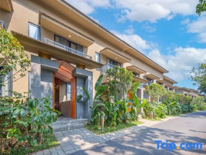 2 Bedrooms Villa